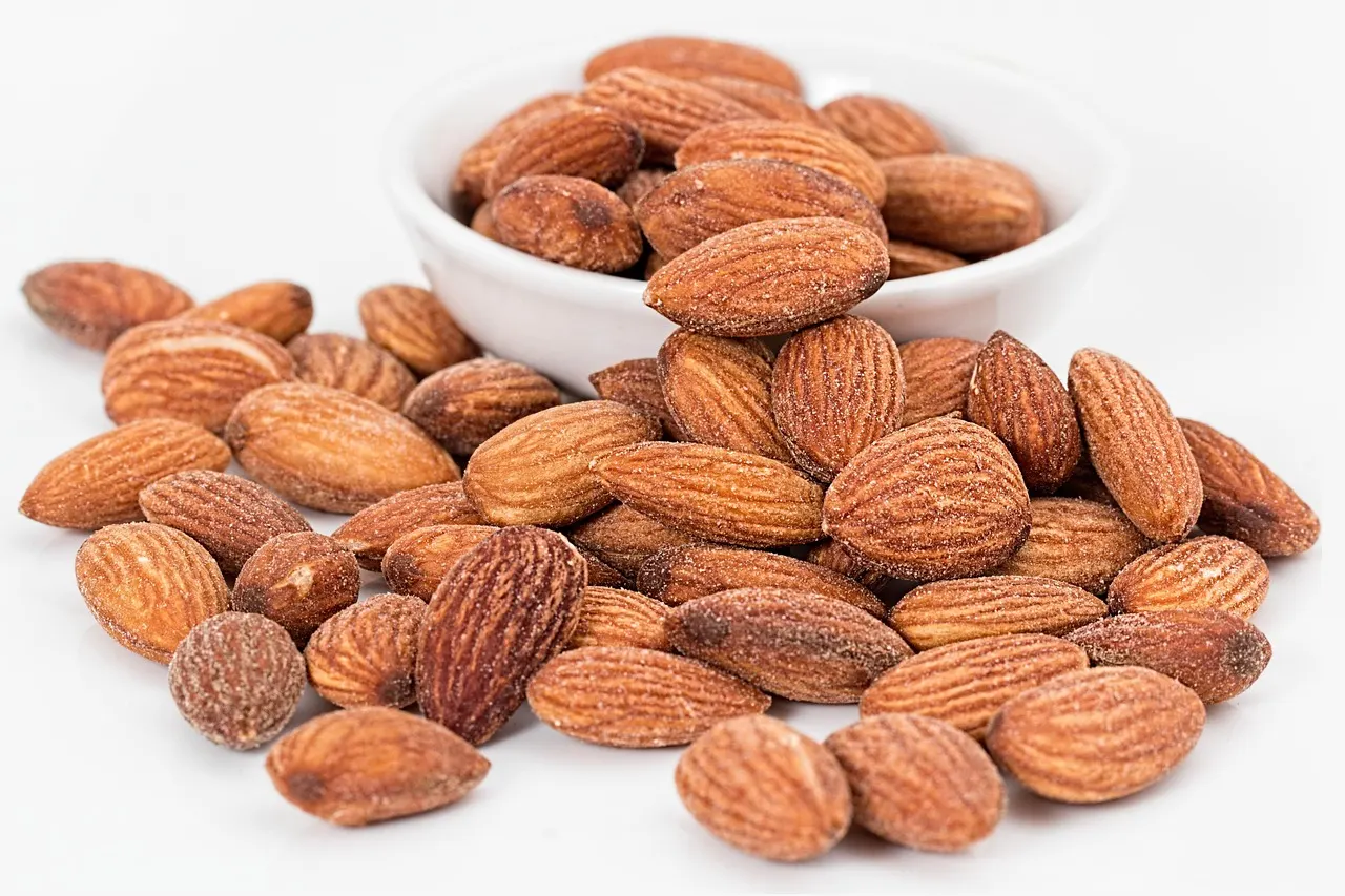 Protein-first meal with vegetables before carbohydrates to avoid blood sugar spikes