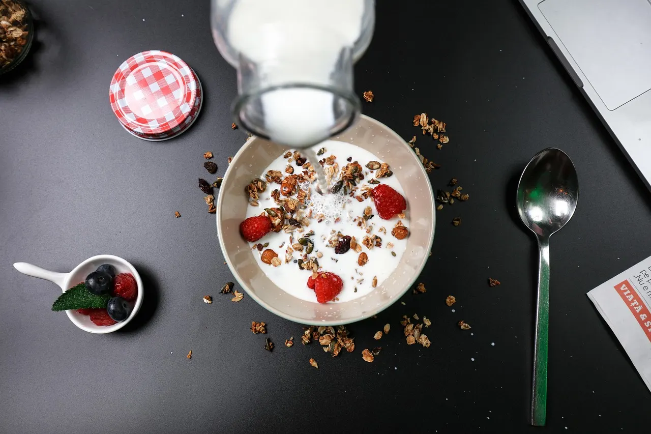 Nutrition Facts label with Added Sugars line highlighted beside yogurt and granola