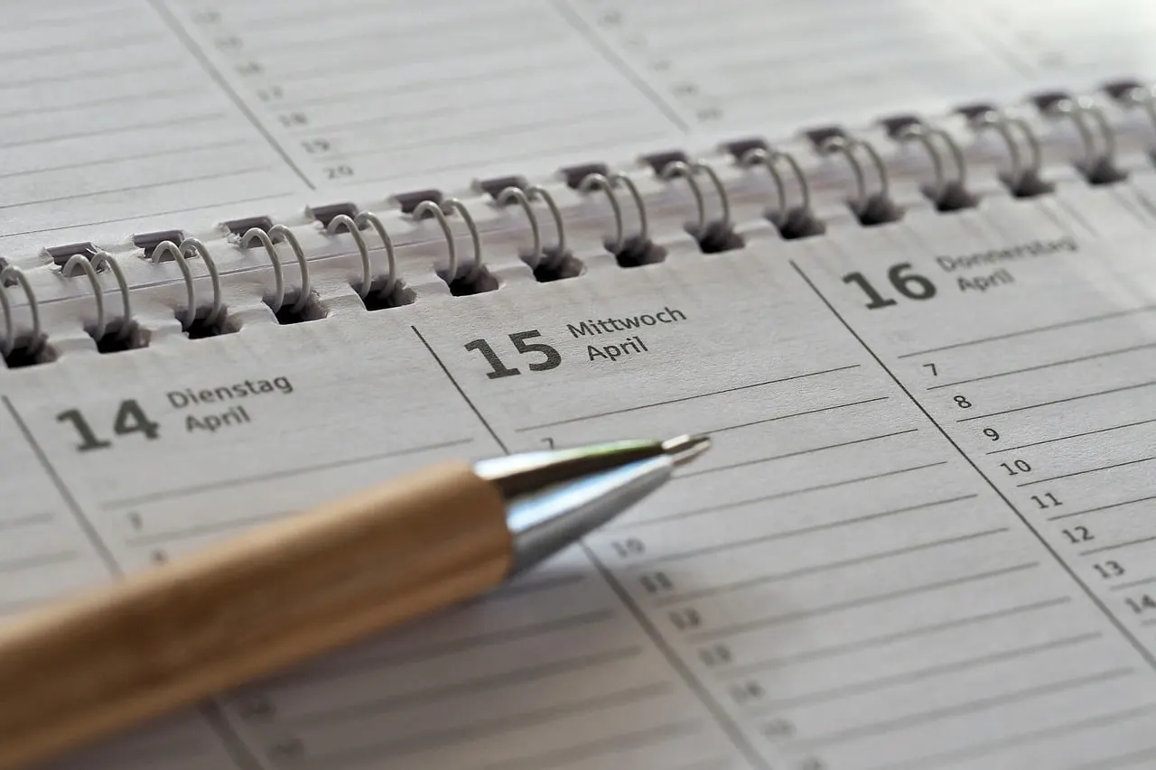 Planilha de treino com a semana de deload na musculação destacada no calendário
